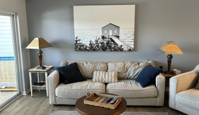 BRAND NEW HARDWOOD FLOORS! Beautiful views, walk to Strip, shopping and fun!