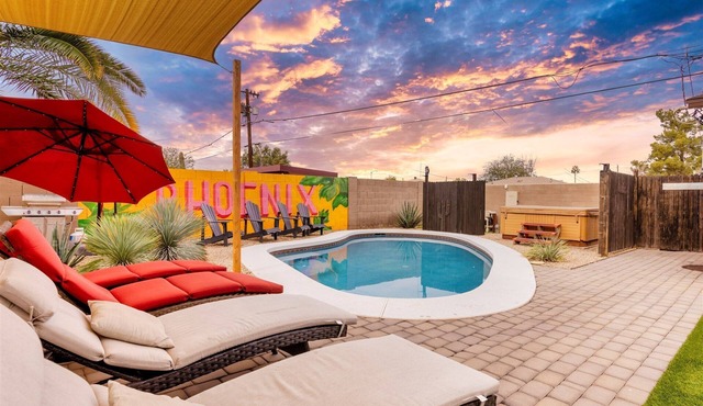 BRAND NEW ✴ HEATED POOL ✴ HOT TUB ✴ OUTDOOR GAMES ✴ CLOSE TO DINING & AIRPORT