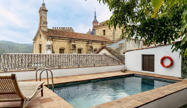 Brand new historic villa with swimming pool.14 people