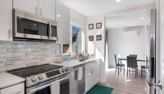 Brand New Home | 10min to Green Lake