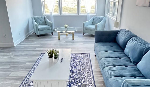 Brand new home by ferry, beach, shops, and trails