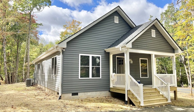 Brand new home, close to Massanutten Resort and the Shenandoah -pet friendly!