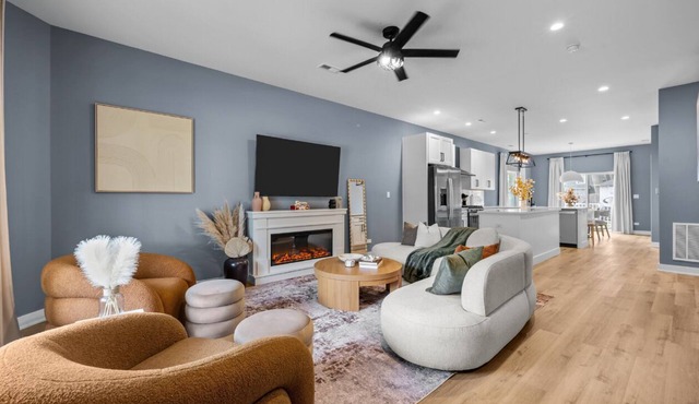 Brand new home, modern luxury, spacious-near DTWN Geneva, IL