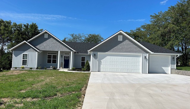 Brand New Home near Truman Lake with New Hot Tub, Access to Boat Ramp/Marina.