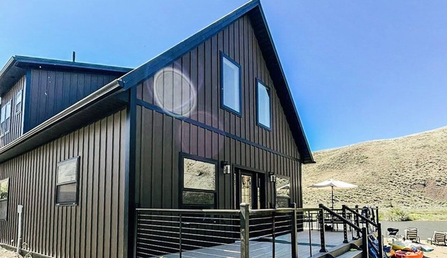 Brand new home on Salmon riverfront with private beach 1/2 mile from Goldbug.