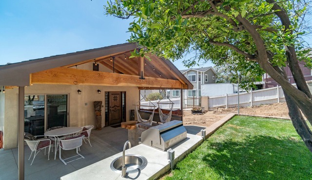 BRAND NEW HOME | VIEW, FIRE PIT, BBQ & PUTTING GREEN