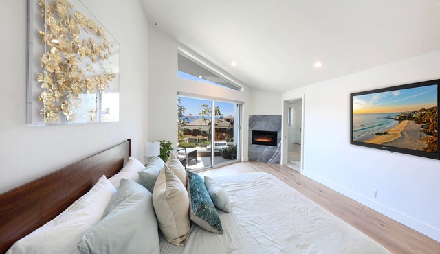 Brand New Home w/underground garage, elevator, fast WiFi, AC - 7 min to beach!