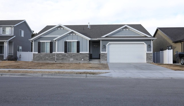 Brand new home with 3 king Beds,central location, near Downtown SLC , ski resort