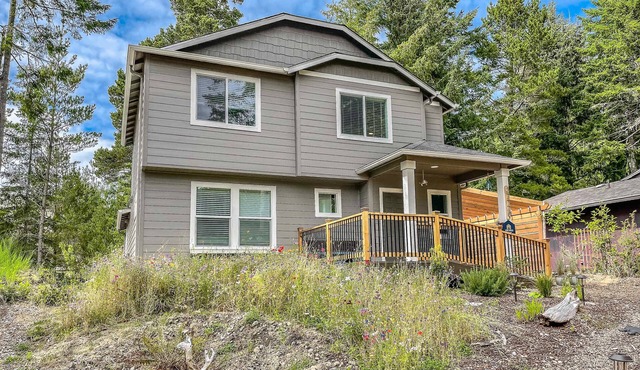 Brand-new home with hot tub, deck, fast WiFi, central AC, & great location