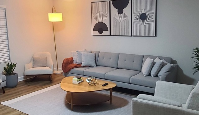 Brand New House <5 min to HPU & Market