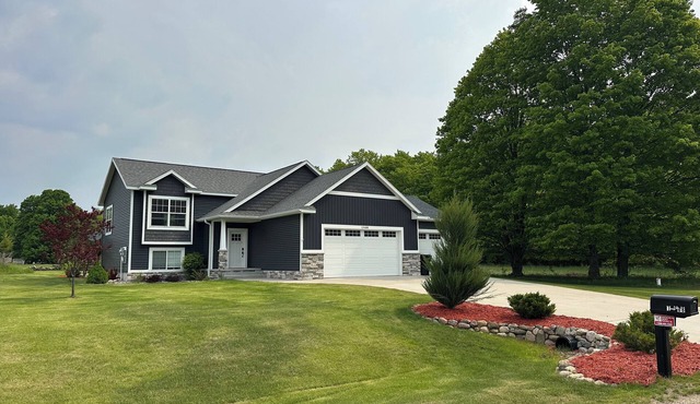 Brand new house across from Crystal Mountain Resort. Great for family gatherings