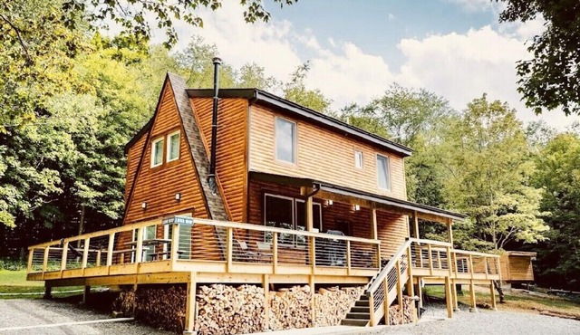 Brand new house in Laurel Highlands with Sauna and Cold Plunge. 5 acres of land