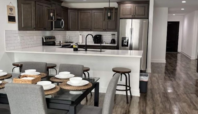 Brand new house Walking distance to Busch Gardens