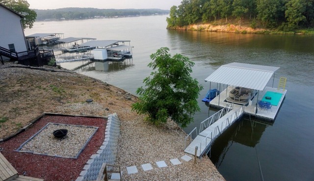 Brand new lake house, tucked away in a quiet cove with views to the main channel