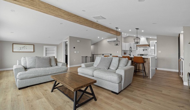 Brand New Lake House with private lake access