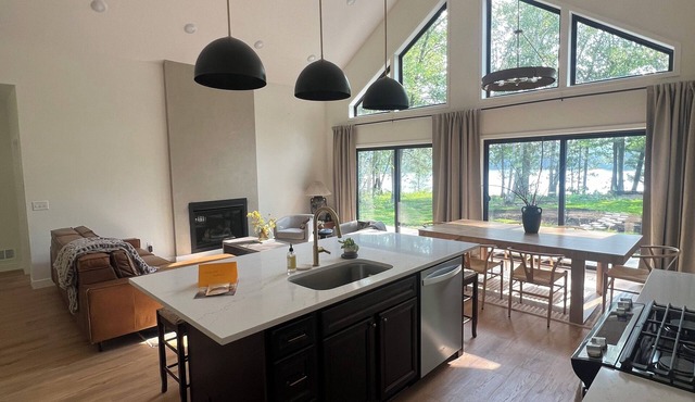 Brand new lake house on private lake