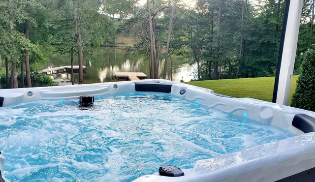 BRAND NEW Lake House, Relaxing Retreat, 15 Min from GSP