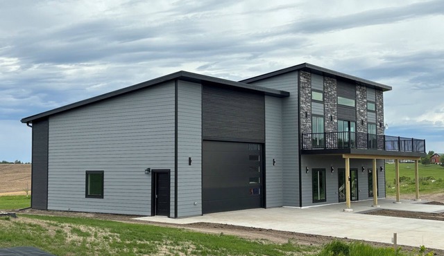 Brand new lake house with panoramic view overlooking Lewis and Clark Lake.