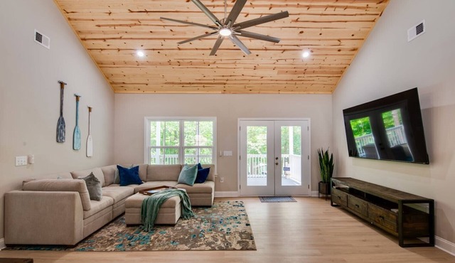 Brand-New, Lakefront Home In Deep Water Cove