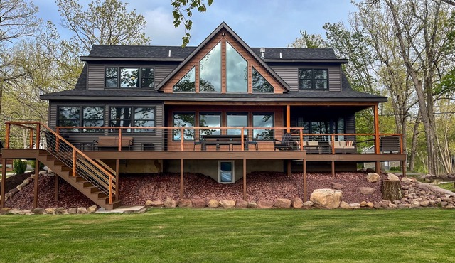 Brand New Lakefront Cabin w/Firepit and Boats