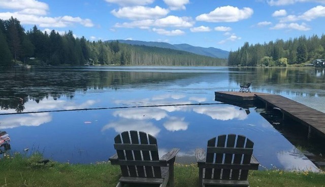 Brand-new, lakeside cabin, 1 hour from Seattle.