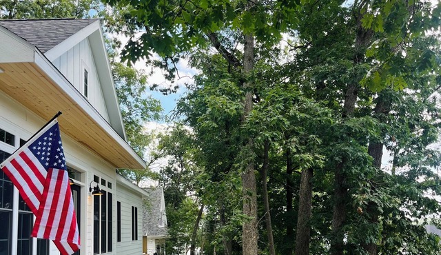Brand New Lakeview Retreat: Beautiful Delavan Lake Views & Private Lake Access