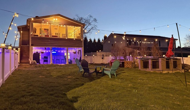 Brand New Lakeview Suite: Hot Tub & 4 Parking Spots