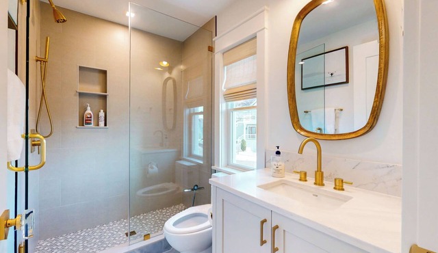 Brand New Large Bay Front home with boat slip pool and hot tub in Stone Harbor