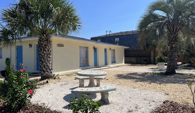 Brand New & Less than 400 ft from Beach. Pet Friendly!n