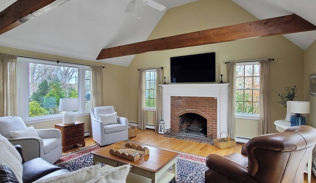 BRAND NEW LISTING! Lovely 4BD-A/C, Big Deck, Bonus Room with Bar, Walk to Old Silver Beach