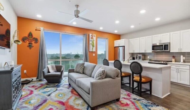 *BRAND NEW LISTING* Gorgeous Condo near French Quarter w parking