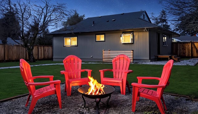 Brand New Listing in N Tacoma: Spacious Yard-Game Room- King Bed-Firepit