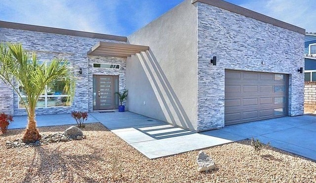 BRAND NEW LISTING! LUXURY MODERN HOME! GOLF COURSE VIEW!