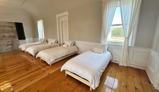 Brand New Listing! Perfect for groups - close to beaches, wineries, restaurants
