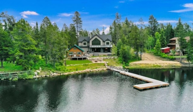 !BRAND NEW LISTING! Stunning Cabin w/Private Dock, 5 Beds w/5.5 Bath, Hot Tub