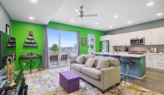 BRAND NEW LISTING The Green Suite-w/garage parking & near French Qtr