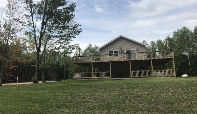 Brand New Lodge Located 10 min from Lake Michigan, 45 min from Lake Superior