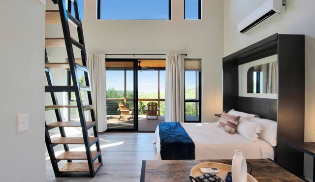Brand New! Lofted Lookout - gorgeous views near Turner Falls