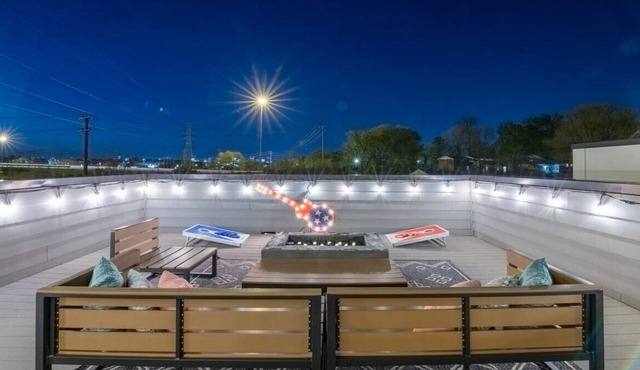 Brand New Lux Home Hot Tub+Game Room, Pool&Sauna!