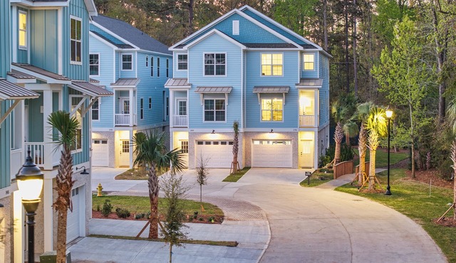 Brand New LUX Townhome-Mins to Beaches, private pool, Game Room!