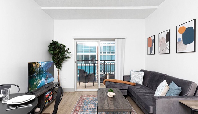 Brand New Luxe Apt | 2Mins to Stadium, Free Parking & WiFi, City Views