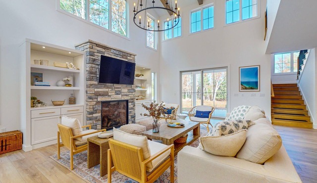 Brand New Luxurious Home, w/Fire pit, Gas Grill, near Lakes & Trails!