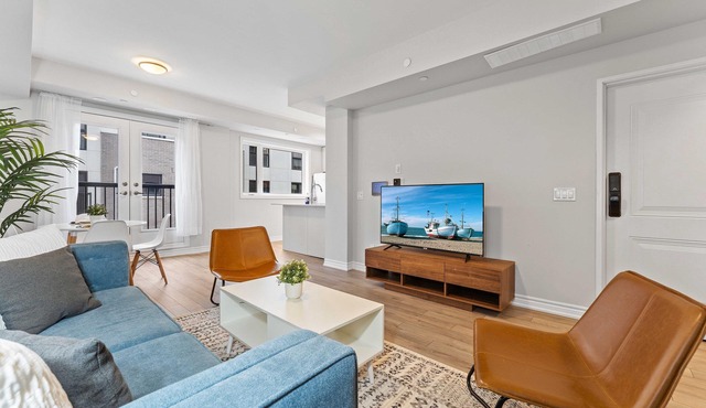 Brand New Luxury 2 Bedroom Oakville Townhouse with King Bed!