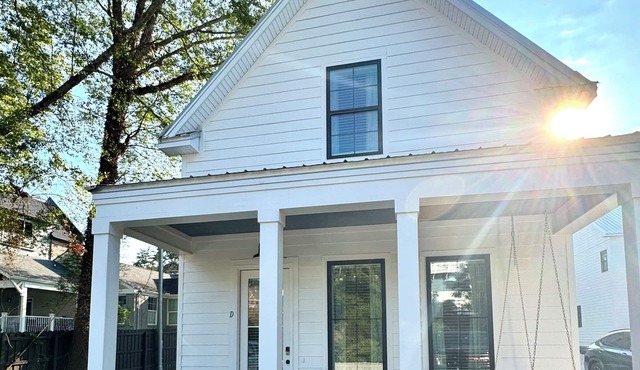 Brand New! Luxury 2-Bedroom Cottage in Downtown Auburn!