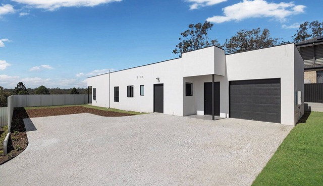 Brand New Luxury 3 bedroom Home/3 ensuite - bathroom/Free Wifi