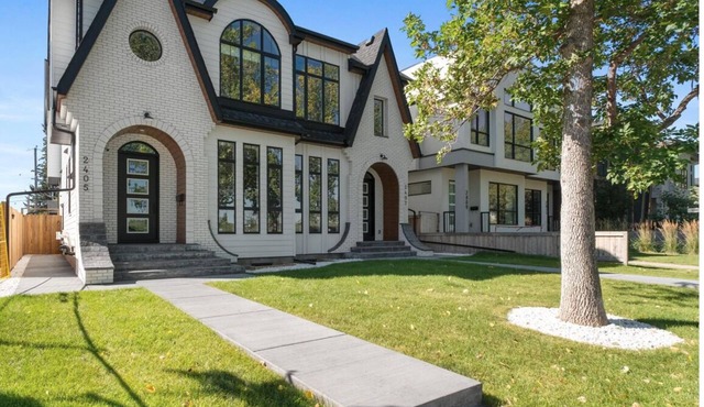 Brand New Luxury 3BD King Bed, A/C-Tree Lined St