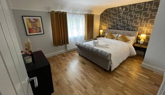 Brand New Luxury 4 bedroom apartment& parking in Oxford