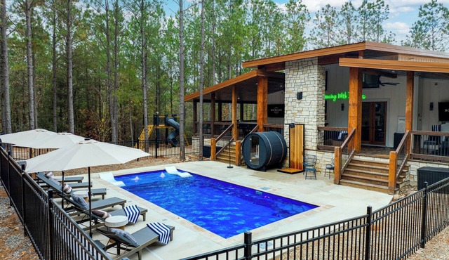Brand New Luxury Broken Bow Cabin - Pool, Pickleball, Sauna, Mini Golf