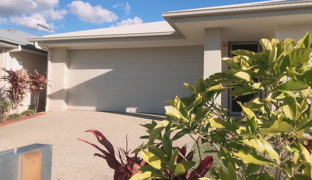 Brand new luxury home at Dakabin close to shop and North Lakes