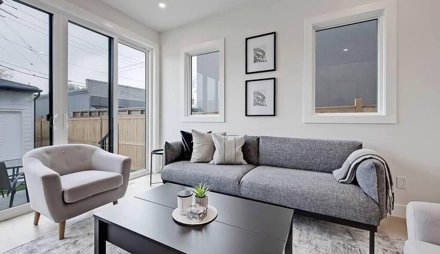 Brand New Luxury Home in Bridgeland - Sleeps 10